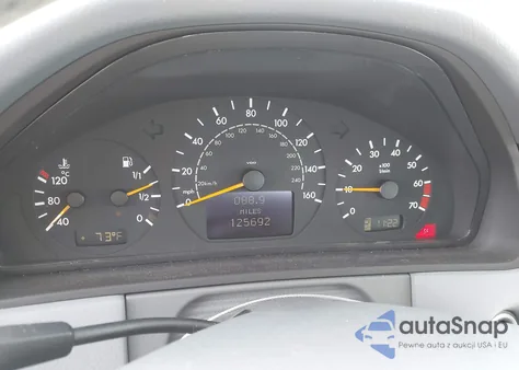 2000 Mercedes-Benz E 320 z USA, uszkodzony, nr VIN WDBJF65J4YB110538